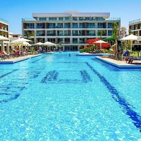 Courtyard Long 아파트호텔