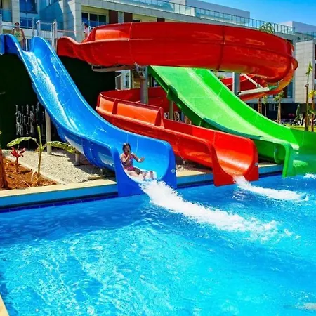 Courtyard Long 아파트호텔 4*