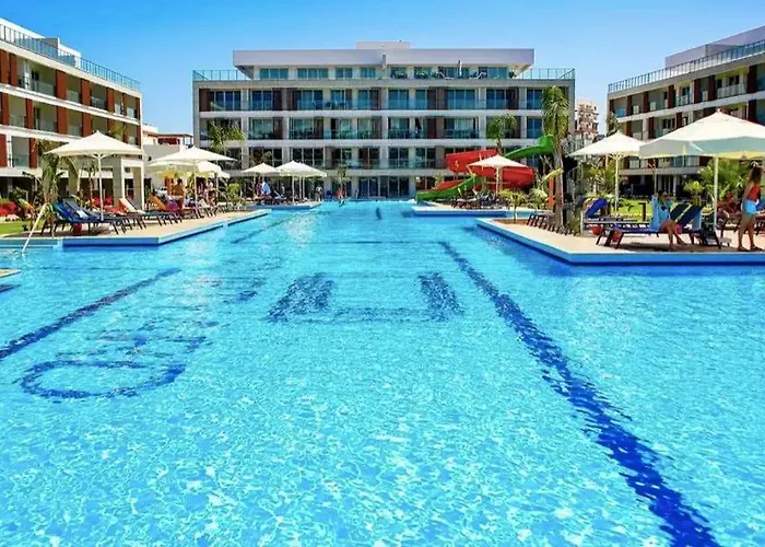 Courtyard Long Aparthotel