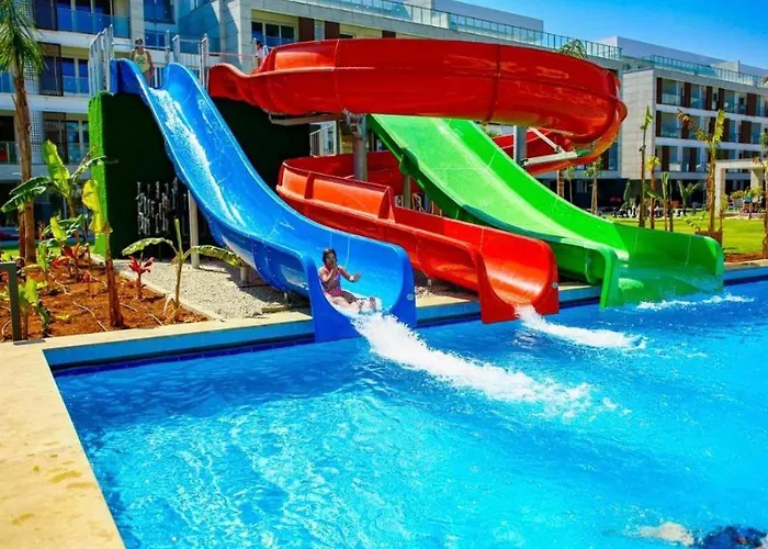 Courtyard Long Aparthotel 4*